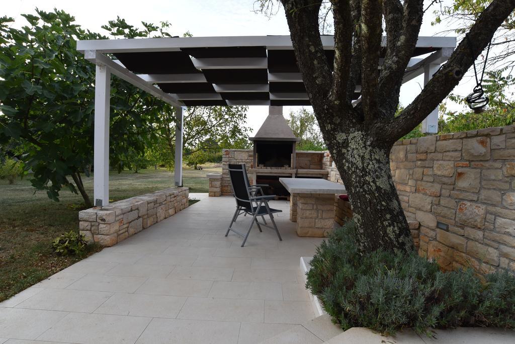 Holiday Home Brhanici Svetvinčenat Екстериор снимка