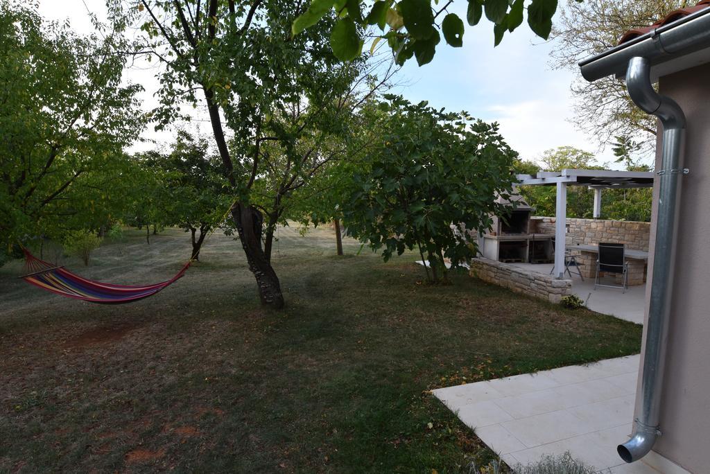 Holiday Home Brhanici Svetvinčenat Екстериор снимка
